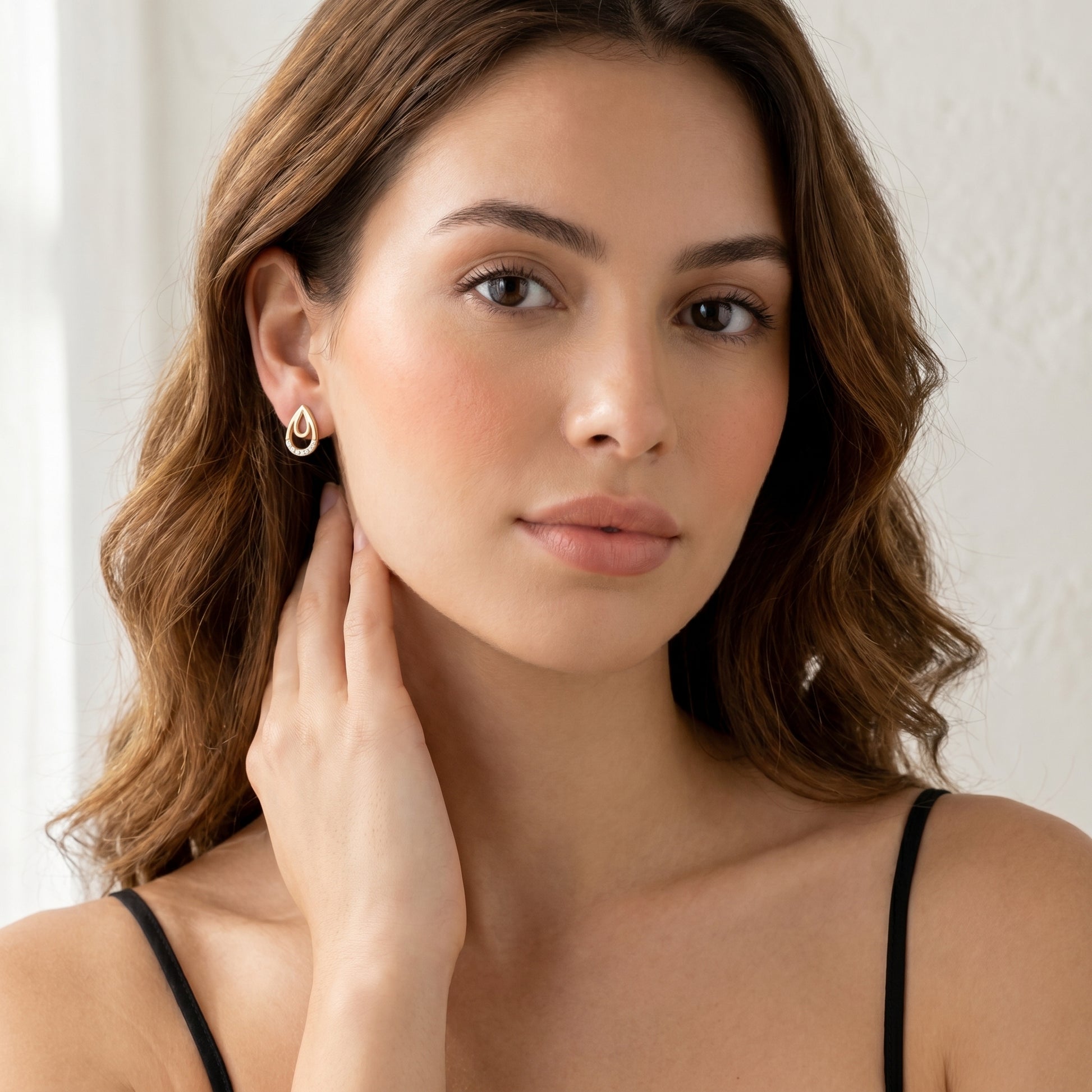 Round Cut Lab Grown Diamond Drop Earrings in Yellow Gold