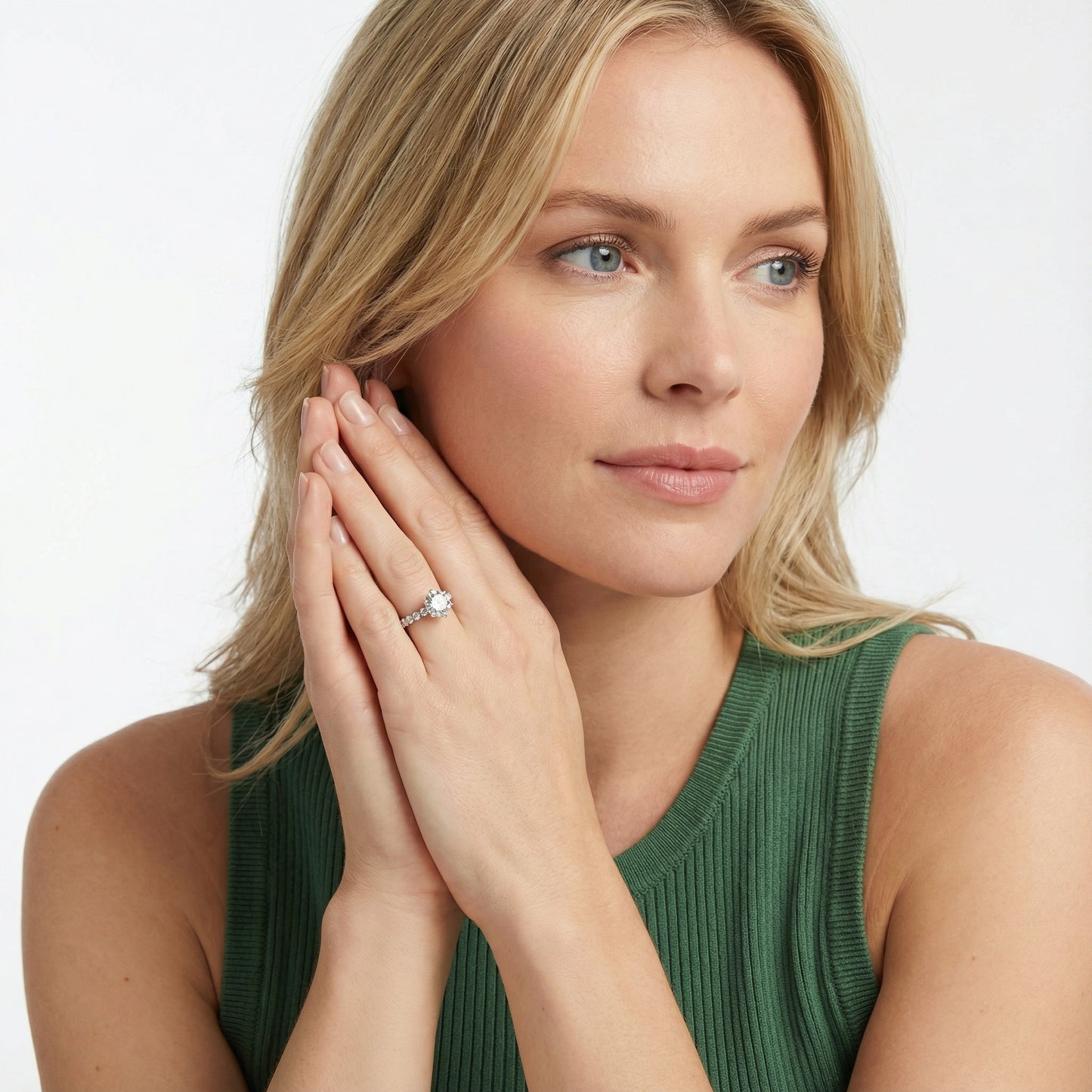 Round Cut Lab Grown Diamond Engagement Ring in Platinum