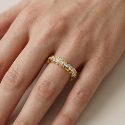 Round Cut Lab Grown Diamond Ring in Yellow Gold