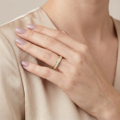 Round Cut Lab Grown Diamond Ring in Yellow Gold