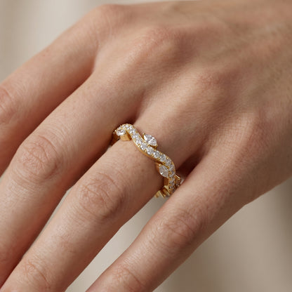 Marquise Round Cut Lab Grown Diamond Ring in Yellow Gold