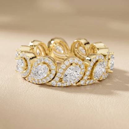 Pear Round Cut Lab Grown Diamond Ring in Yellow Gold