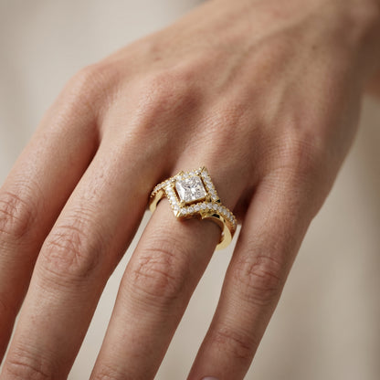 Princess Round Cut Lab Grown Diamond Ring in Yellow Gold