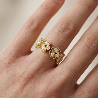 Round Cut Lab Grown Diamond Ring in Yellow Gold