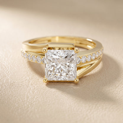 Princess Round Cut Lab Grown Diamond Ring in Yellow Gold