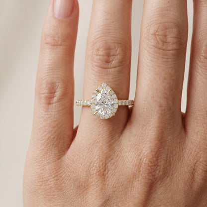 Pear Round Cut Lab Grown Diamond Ring in Yellow Gold