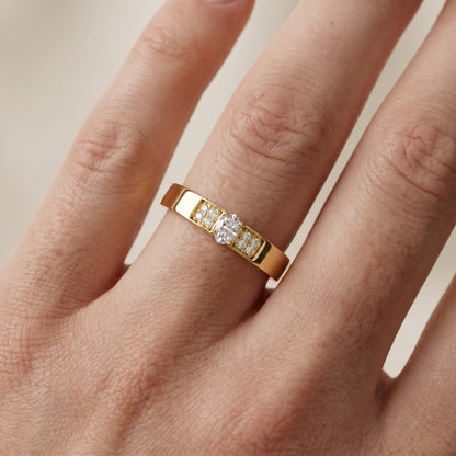 Oval Round Cut Lab Grown Diamond Ring in Yellow Gold