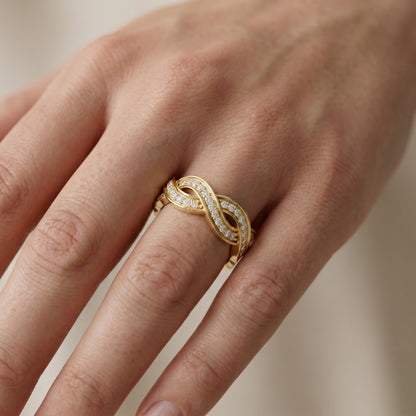 Round Cut Lab Grown Diamond Ring in Yellow Gold
