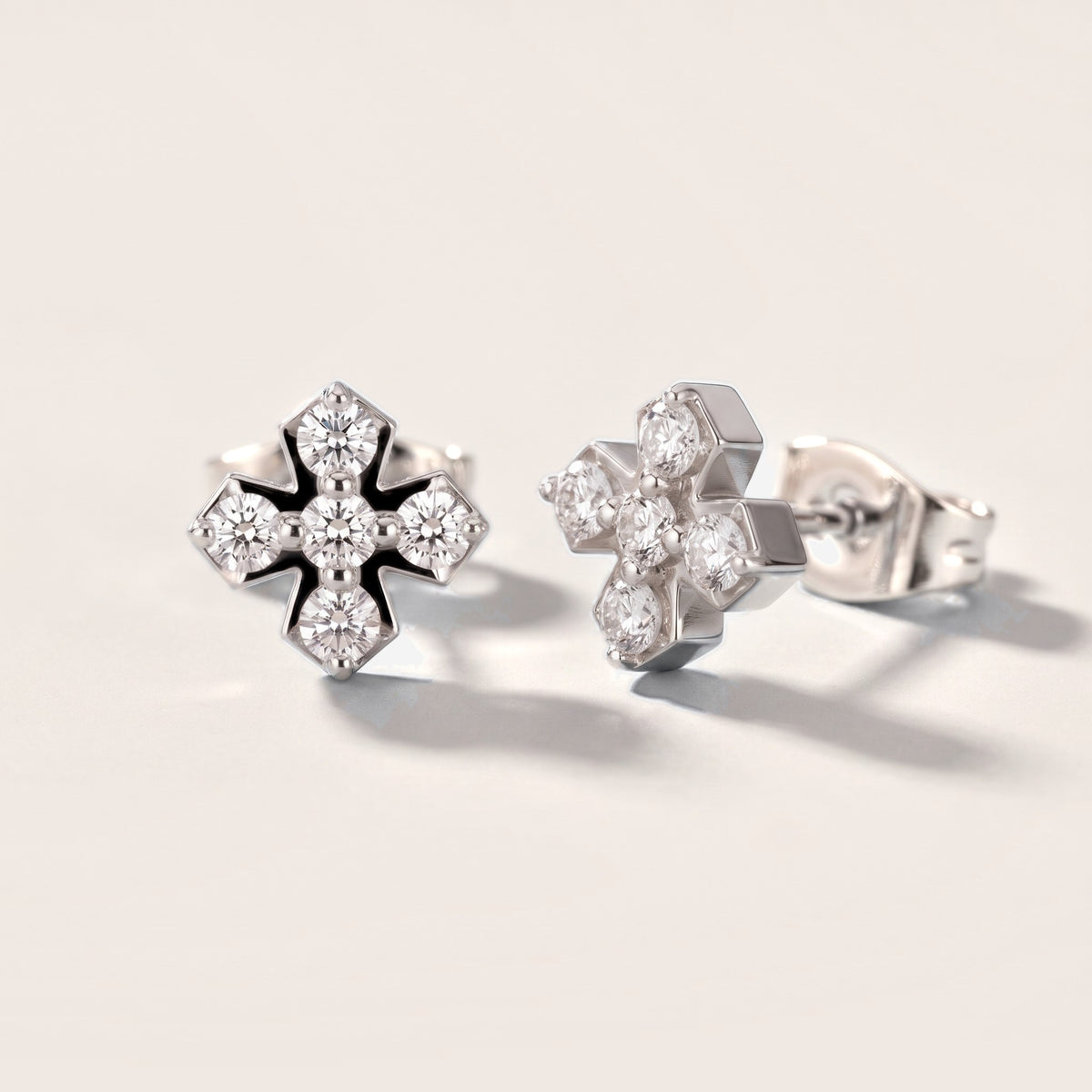 5-Stone Round Diamond Clove Earrings in Platinum [studio-metal-20261024]