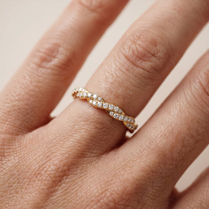 Everly Micropavé Twist Round Diamond Eternity Band in Yellow Gold - lifestyle.jpg